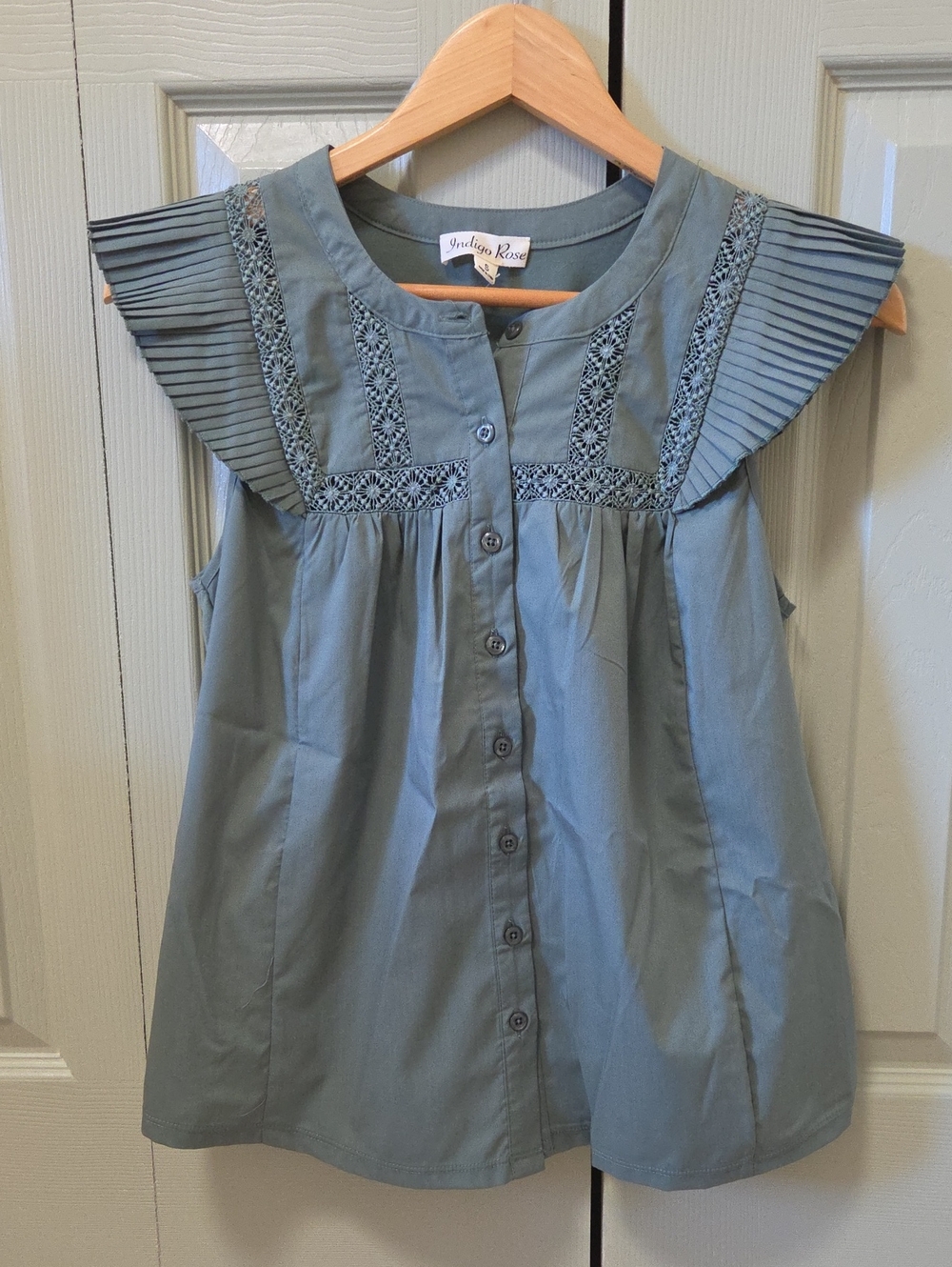NWT Women's Indigo Rose Pleated Sleeve Button-front Blouse in Green - SIZE S